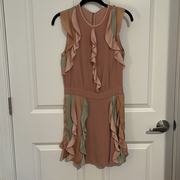 Alexis Keely Colorblock Ruffle Mini Dress ✨ - Picture 8 of 11